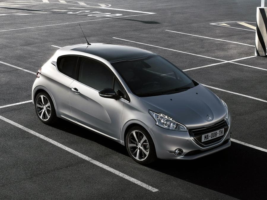  Peugeot 208 3-Door 2012 года  (фото 18 из 31)